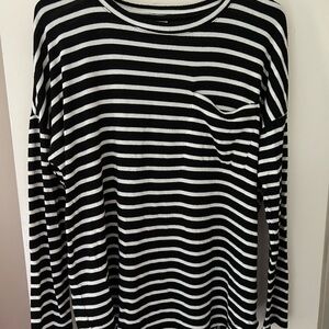 Old Navy Black and White Long Sleeve Tee